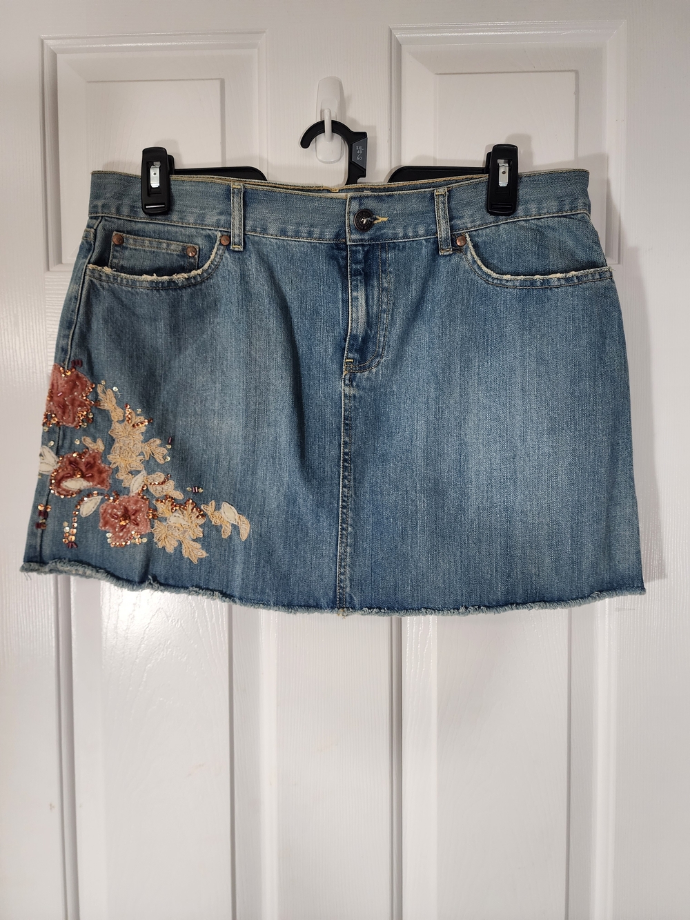 Old Navy Light Blue Denim Mini Skirt with Pink & Cream Floral Embroidery Sz 12